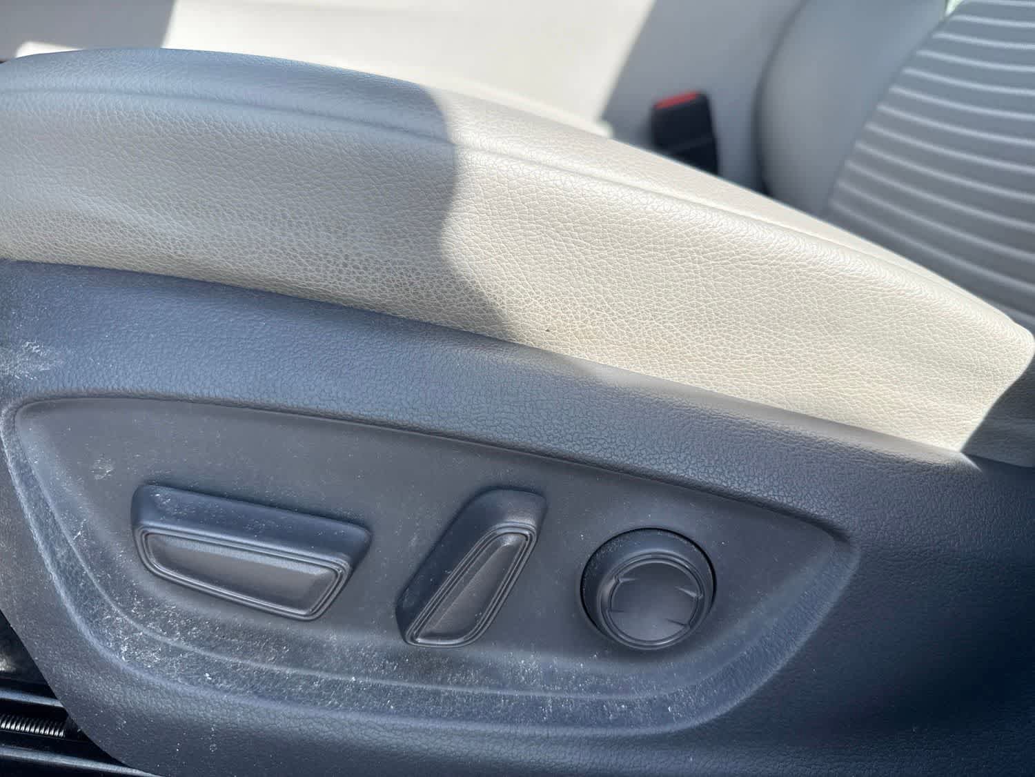 Used 2019 Toyota Camry SE FWD image 17