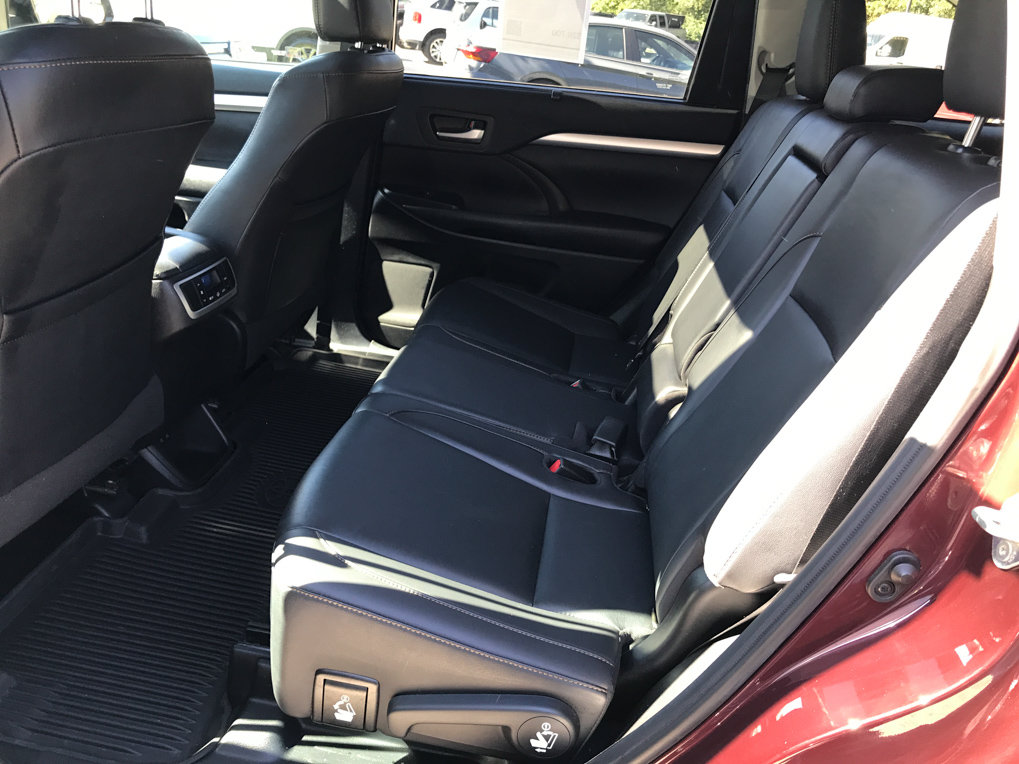 Used 2019 Toyota Highlander XLE AWD/4WD image 27