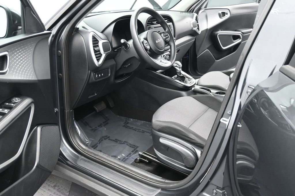 Used 2024 Kia Soul LX w/ Option Group 015 FWD image 13