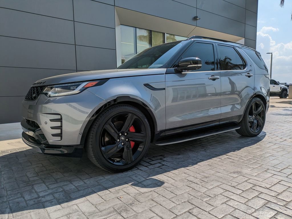 Used 2024 Land Rover Discovery Dynamic SE image 2