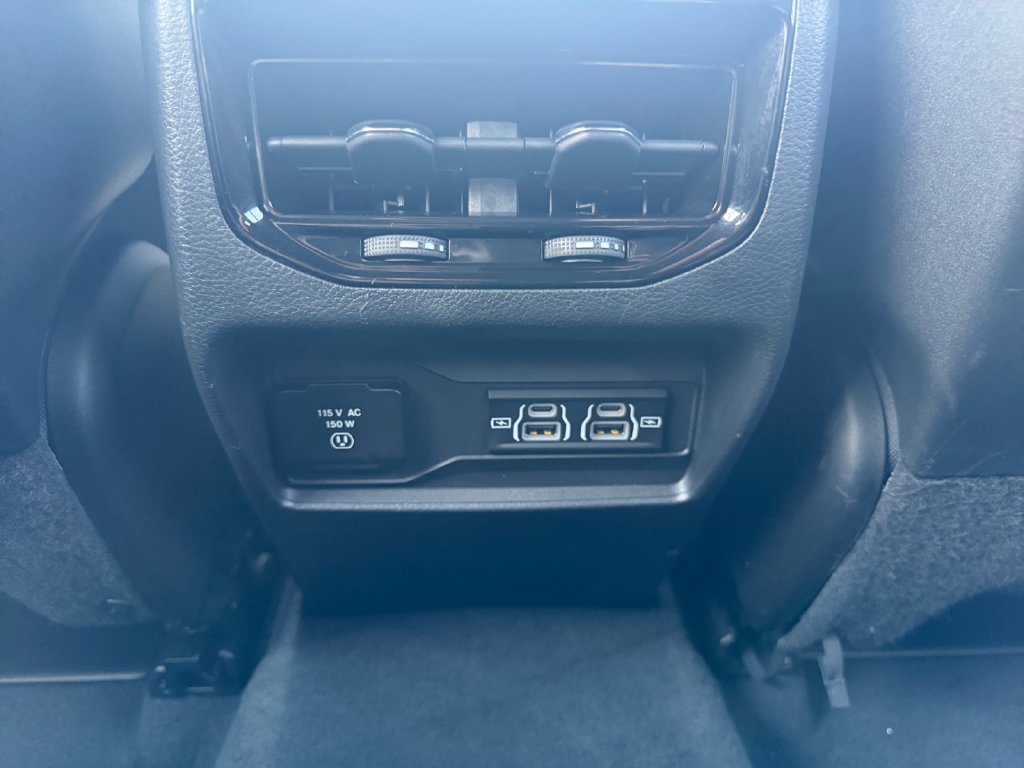 Used 2024 Jeep Grand Cherokee Altitude AWD/4WD image 19
