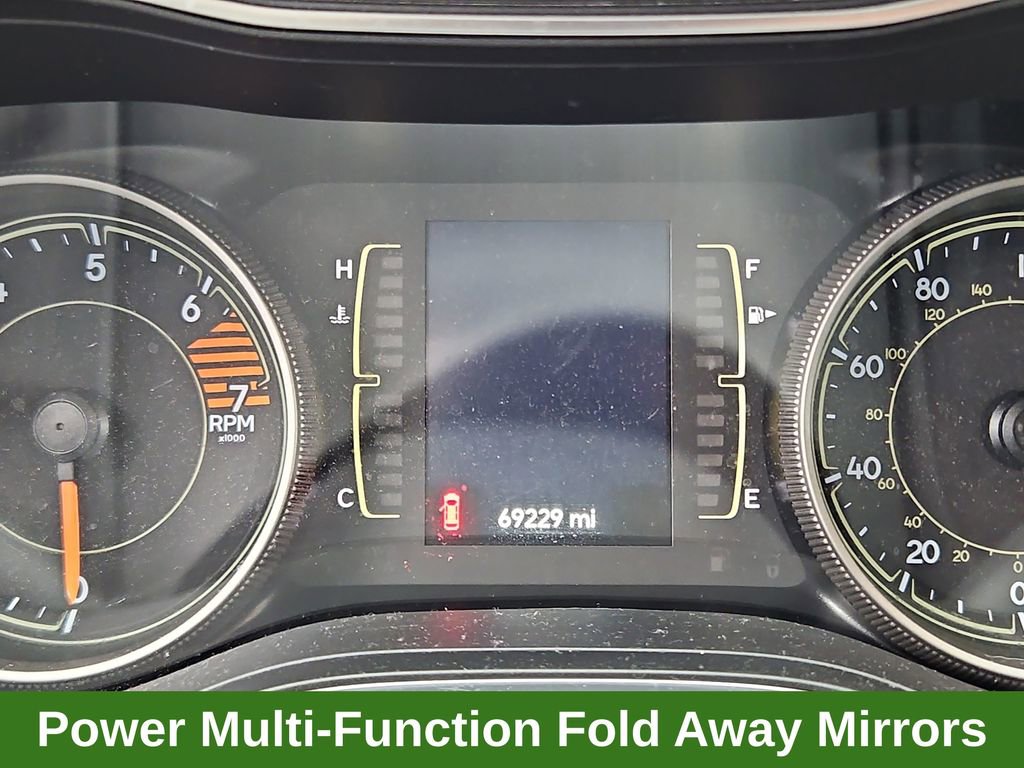 Used 2020 Jeep Cherokee Latitude w/ Cold Weather Group FWD image 9