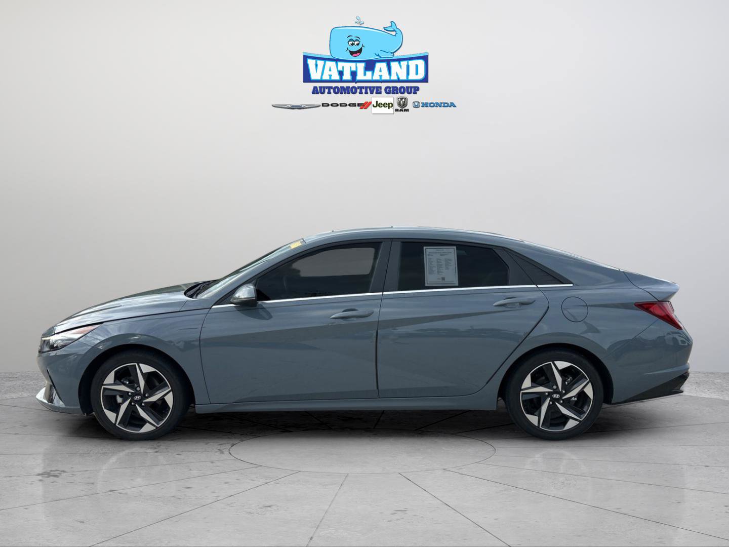 Used 2023 Hyundai Elantra Limited image 2