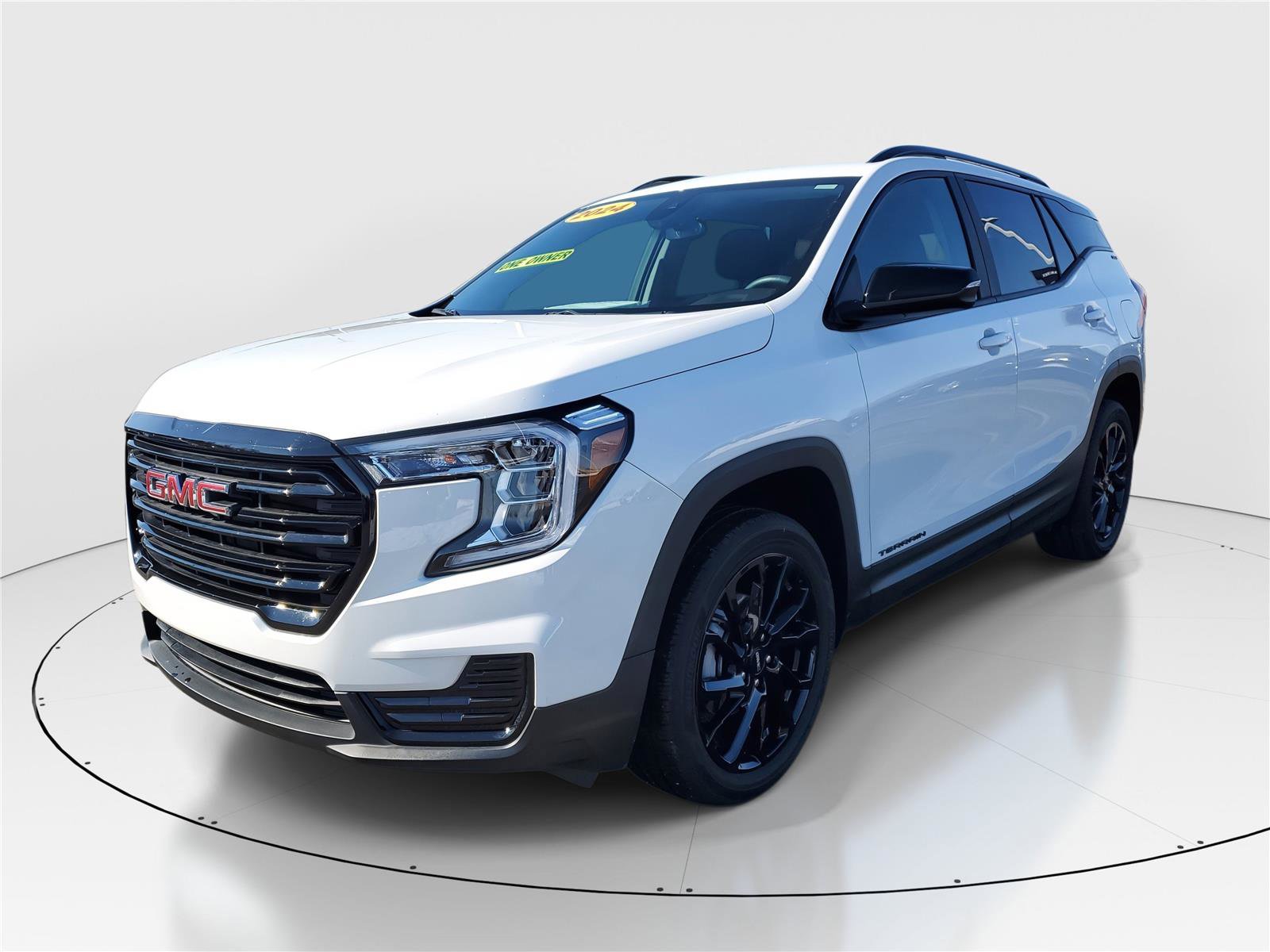 Used 2024 GMC Terrain SLE w/ Driver Convenience Package image 2