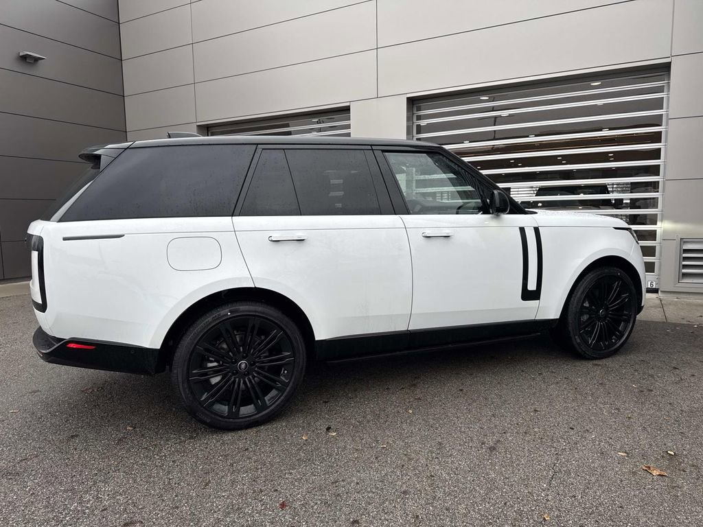 New 2025 Land Rover Range Rover SE image 8
