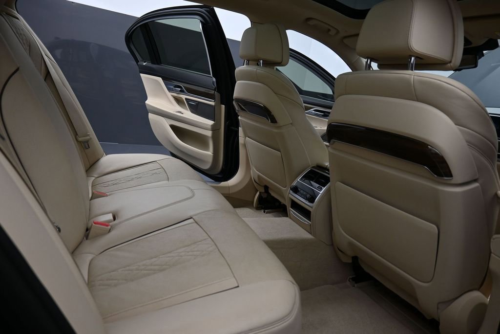 Used 2016 BMW 740i RWD image 18