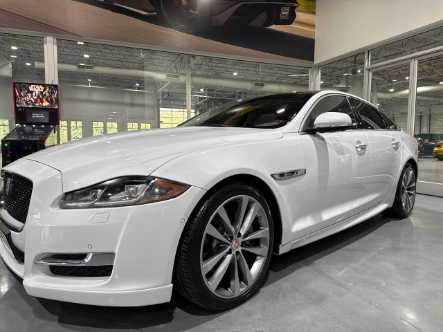 Used 2016 Jaguar XJ R-Sport RWD image 24