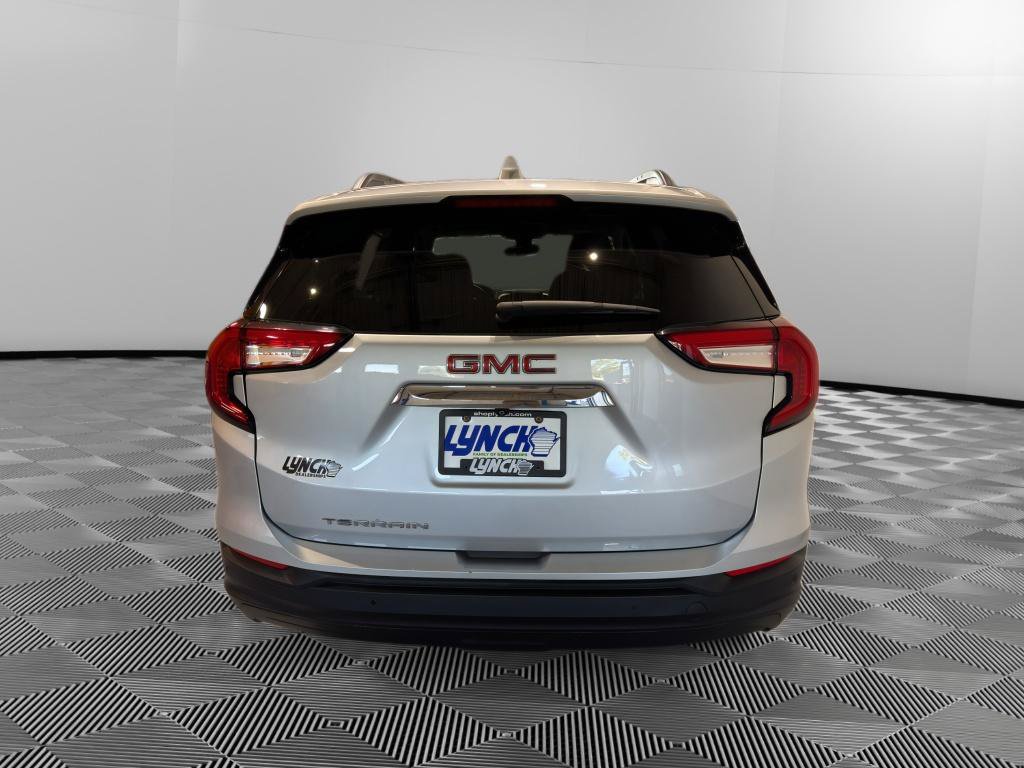 Used 2022 GMC Terrain SLE w/ Driver Convenience Package FWD image 4