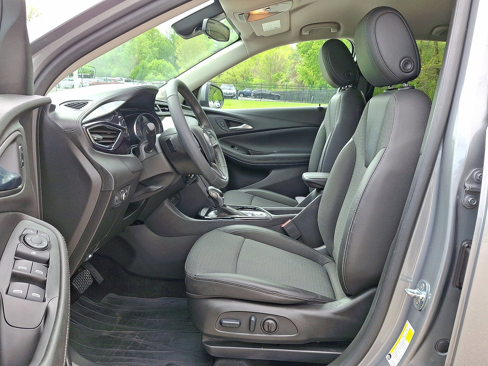 Used 2023 Buick Encore GX Preferred w/ Cold Weather Comfort Package AWD/4WD image 11