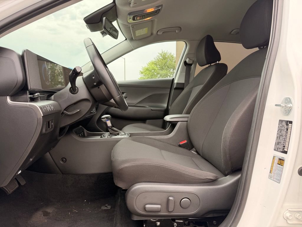 Used 2025 Hyundai Kona SEL AWD/4WD image 2