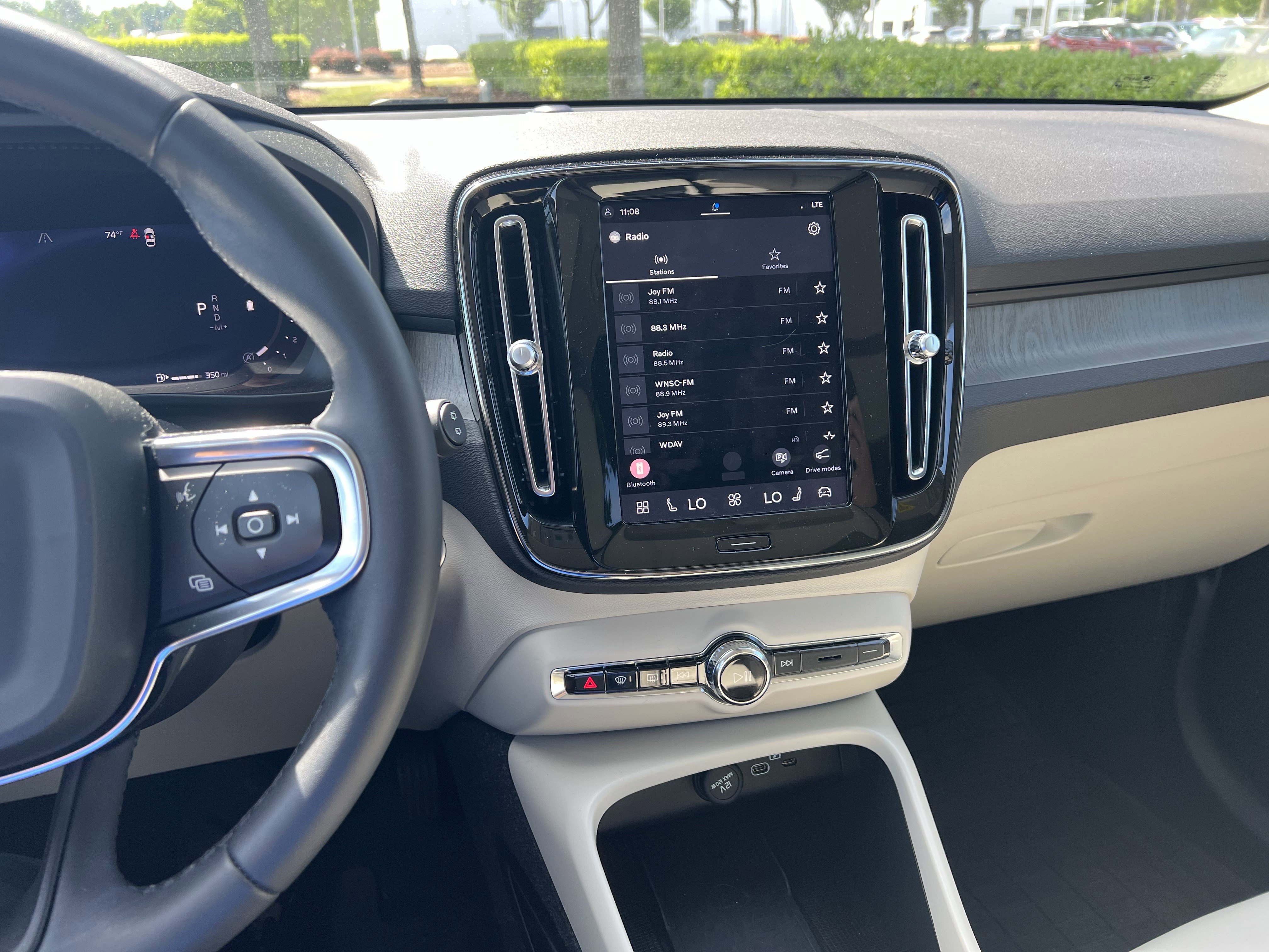 Used 2024 Volvo XC40 B5 Plus w/ Protection Package Premier AWD/4WD image 32