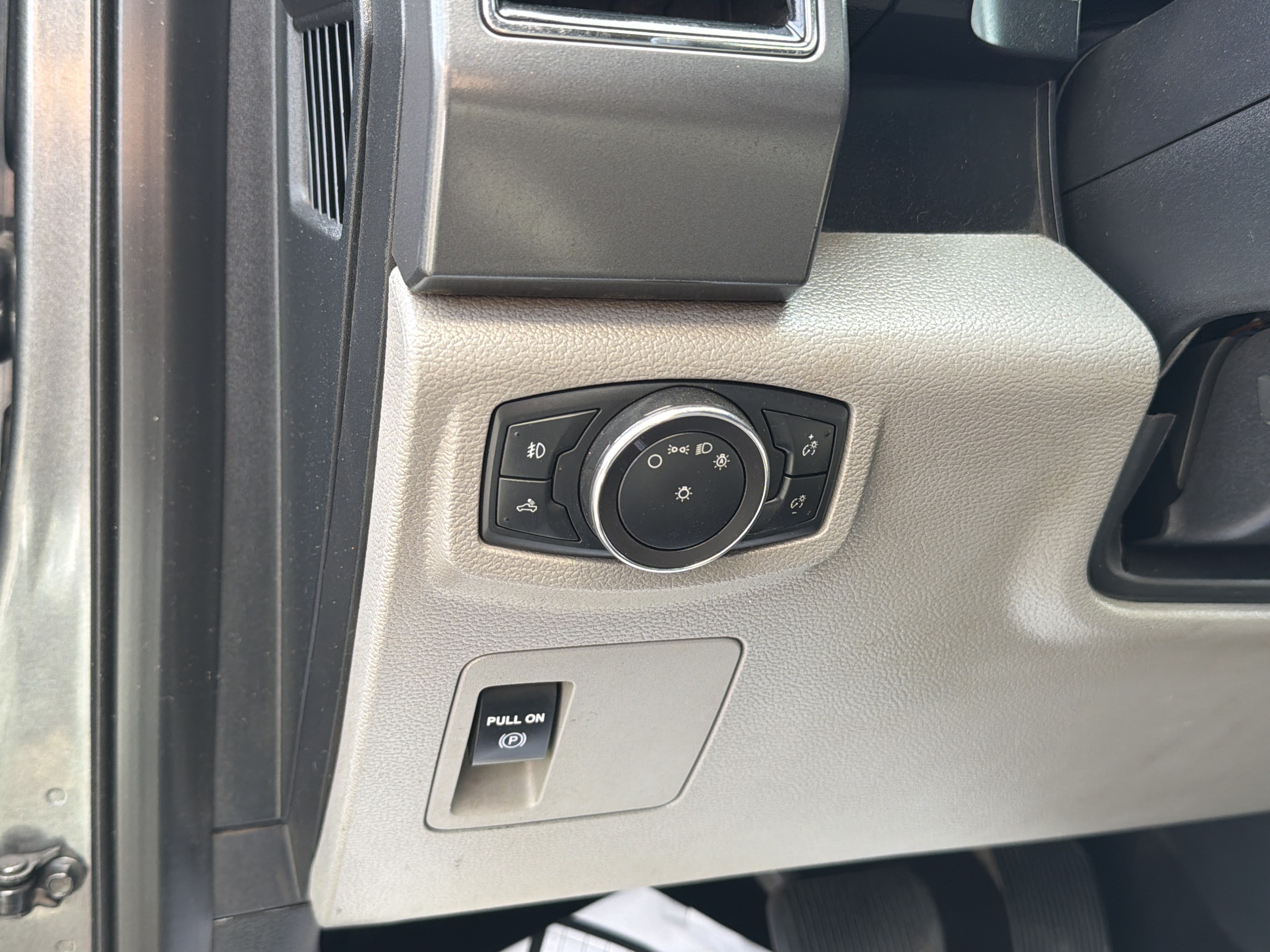 Used 2018 Ford F150 XLT AWD/4WD image 14