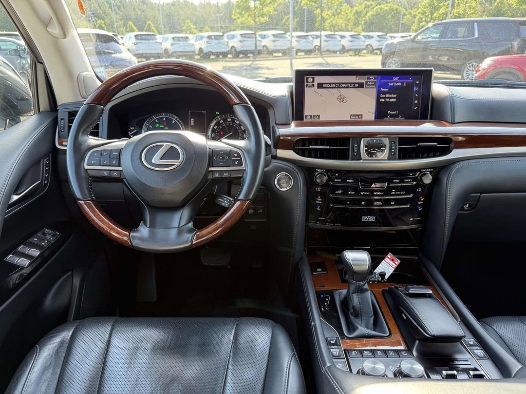 Used 2018 Lexus LX 570 4WD w/ Luxury Package image 8