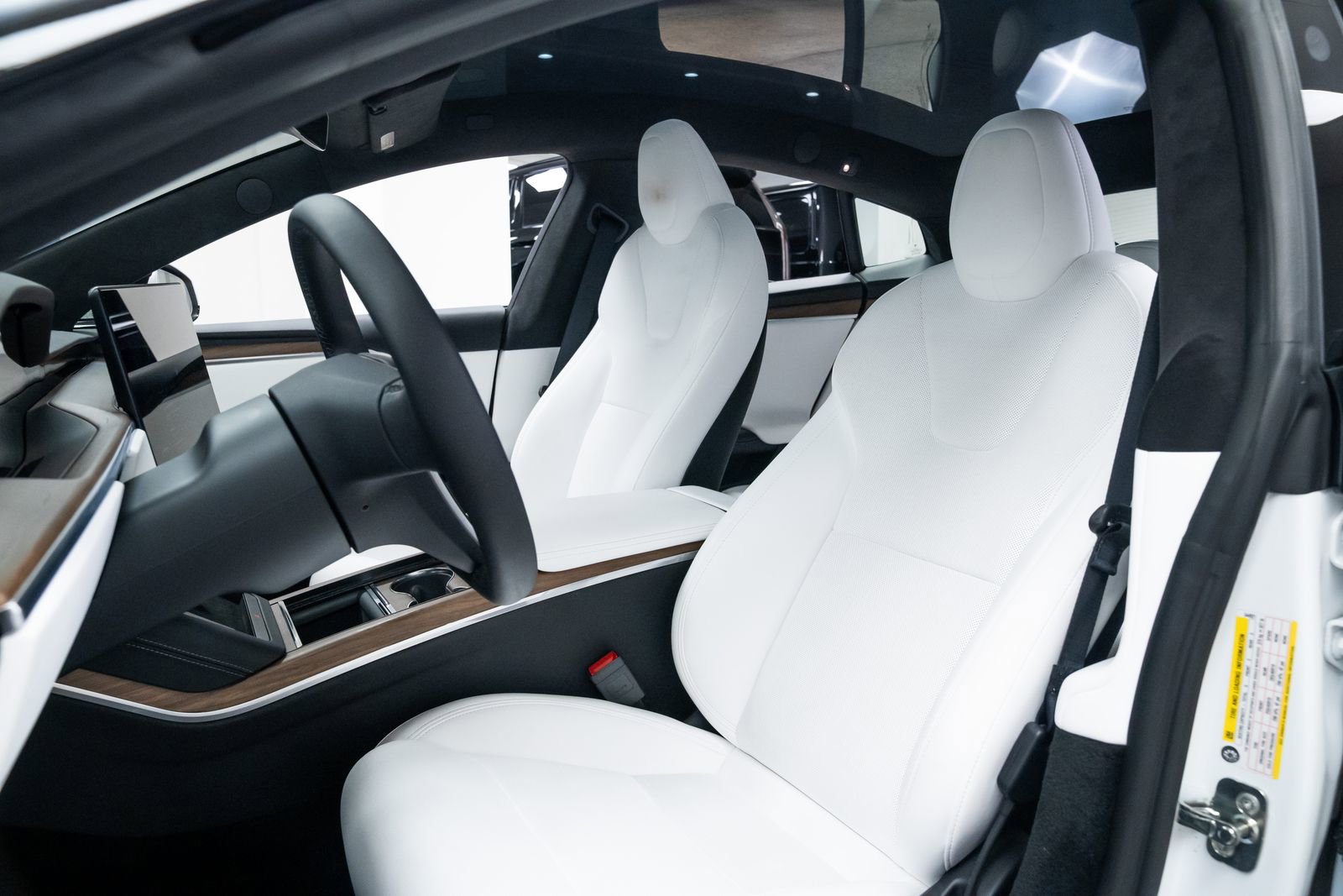 Used 2024 Tesla Model S image 17