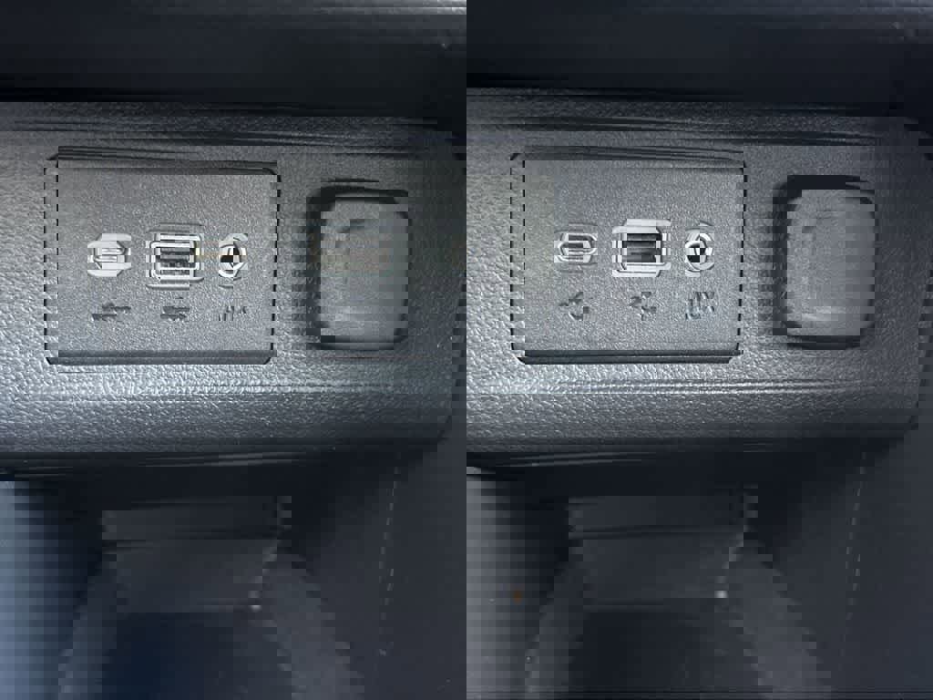 Used 2023 Buick Encore GX Select w/ Sport Touring Package image 17