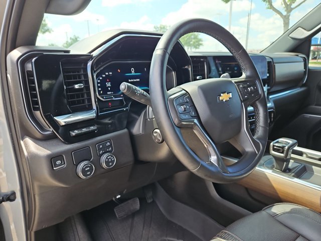 Used 2024 Chevrolet Silverado 1500 High Country w/ High Country Premium Package RWD image 9