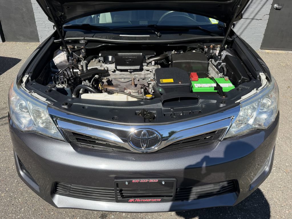 Used 2014 Toyota Camry LE FWD image 9