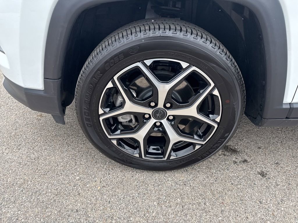 Certified 2025 Jeep Compass Limited image 9