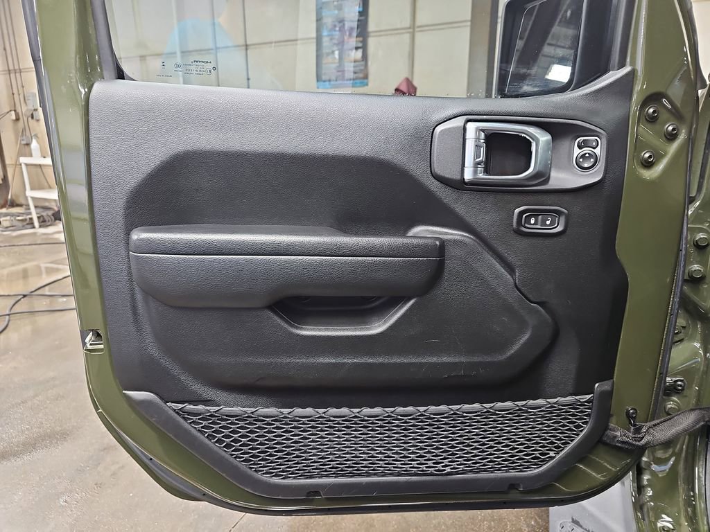 Used 2023 Jeep Gladiator Sport image 23