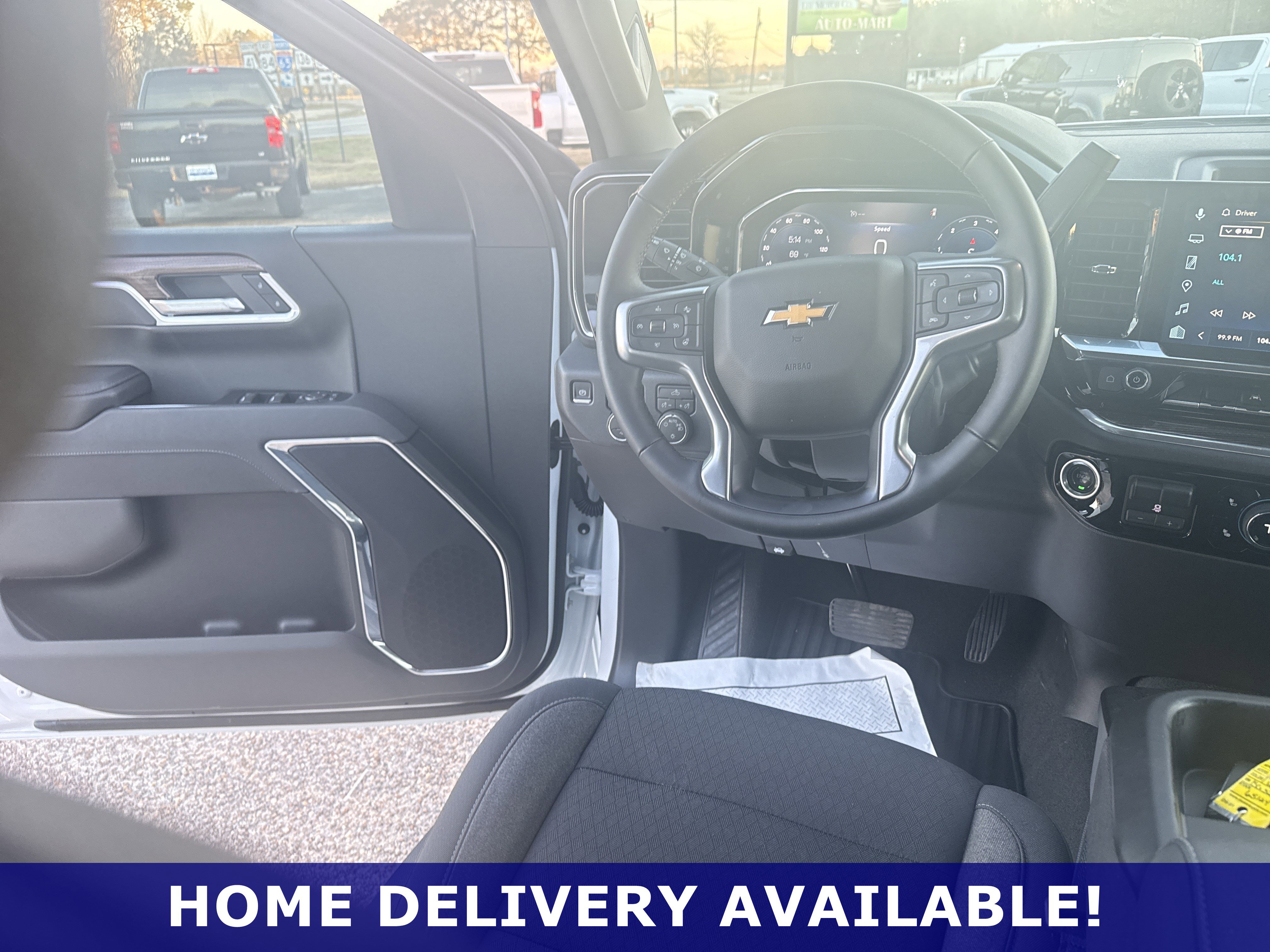 Used 2025 Chevrolet Silverado 1500 LT AWD/4WD image 7