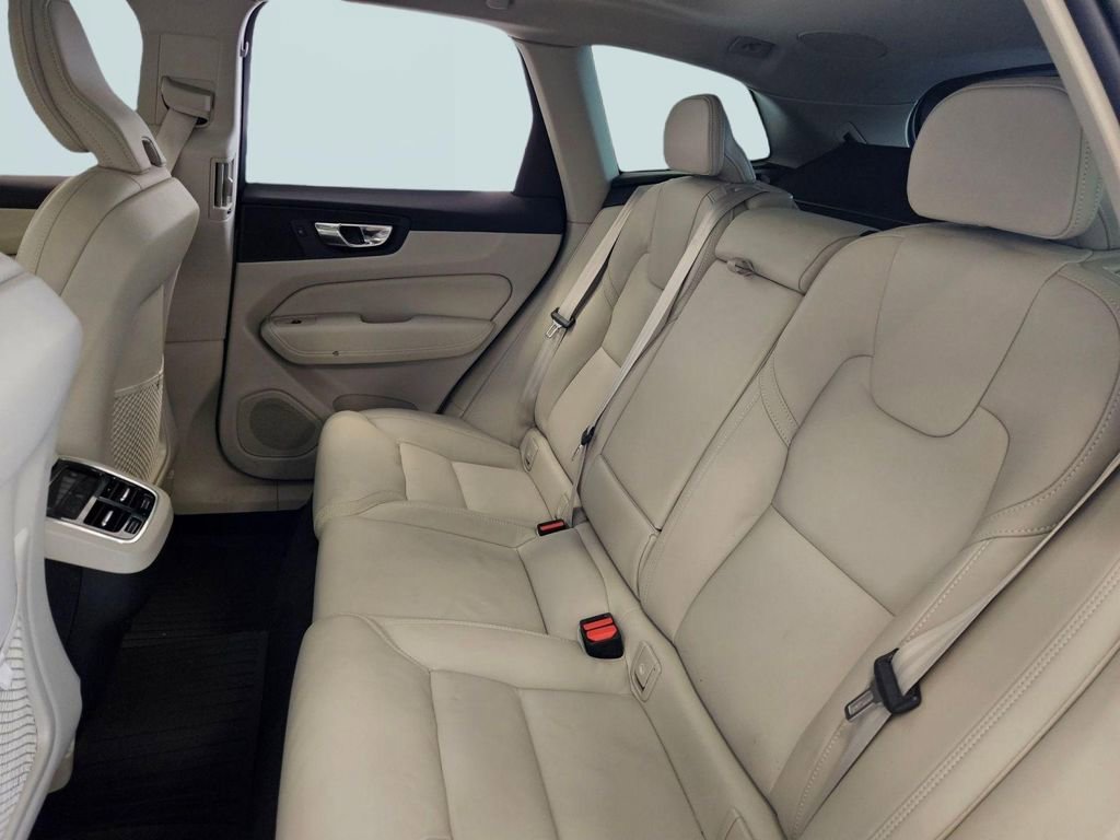 Used 2023 Volvo XC60 B5 Ultimate w/ Climate Package image 25