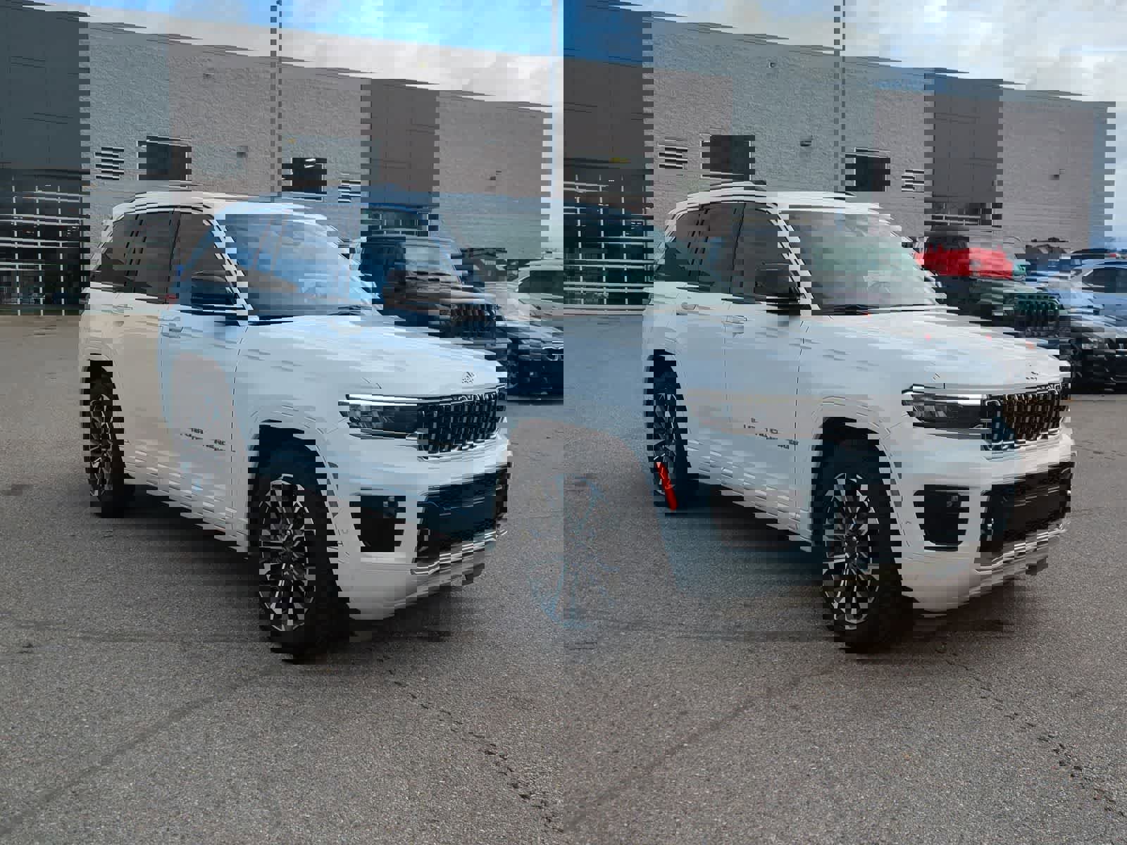 Used 2022 Jeep Grand Cherokee Overland image 2