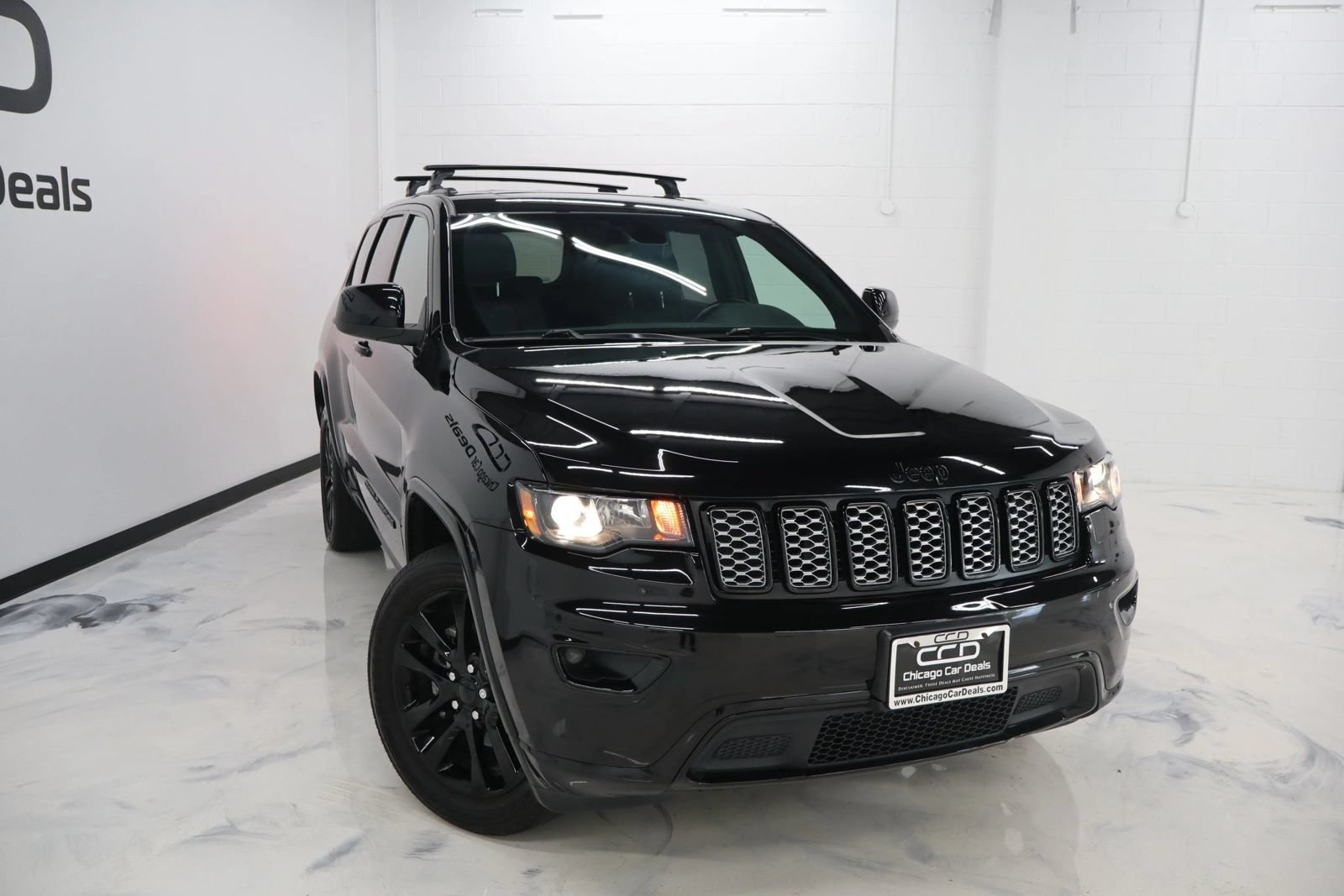 Used 2019 Jeep Grand Cherokee Altitude AWD/4WD image 2