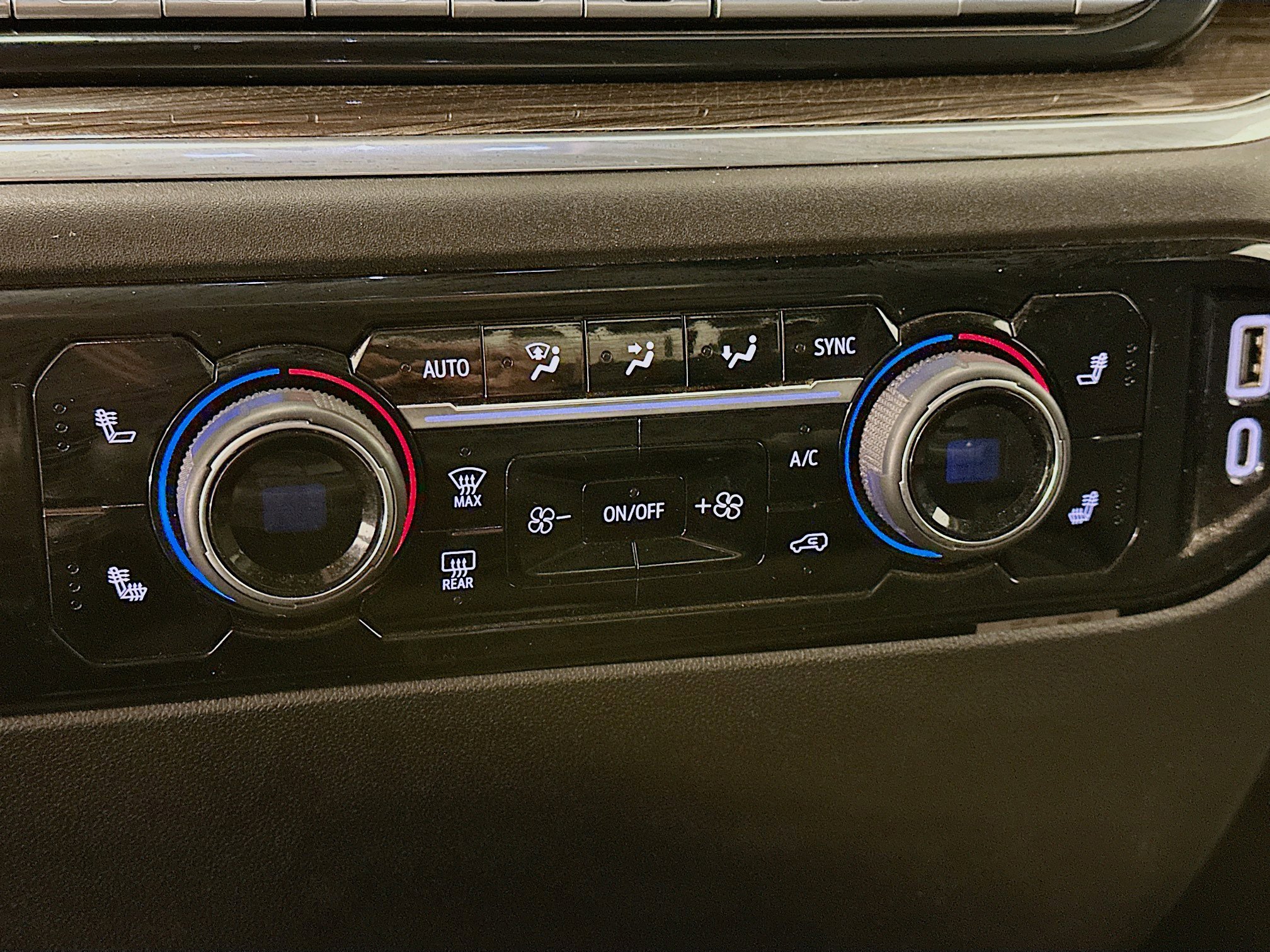 Used 2024 Chevrolet Silverado 1500 LT image 24