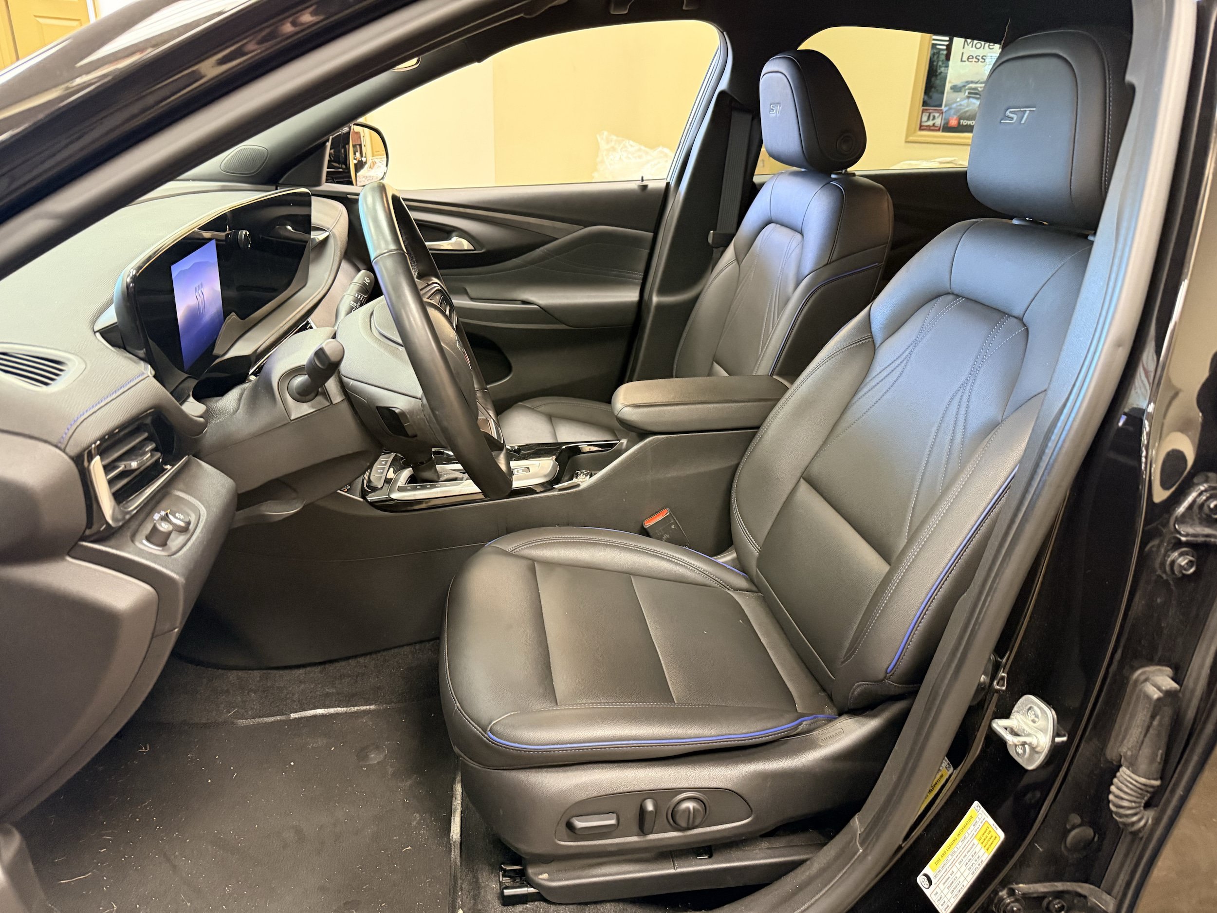 Used 2024 Buick Envista Sport Touring w/ Convenience I Package FWD image 5