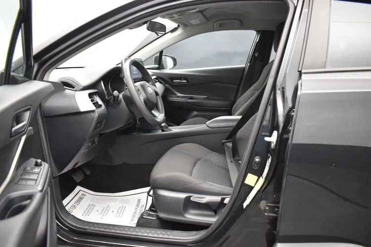 Used 2020 Toyota C-HR LE FWD image 14