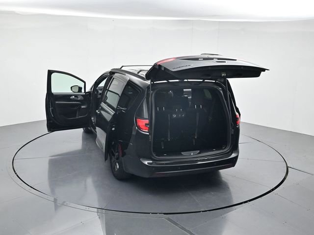 Used 2021 Chrysler Pacifica Touring w/ S Appearance Package FWD image 45