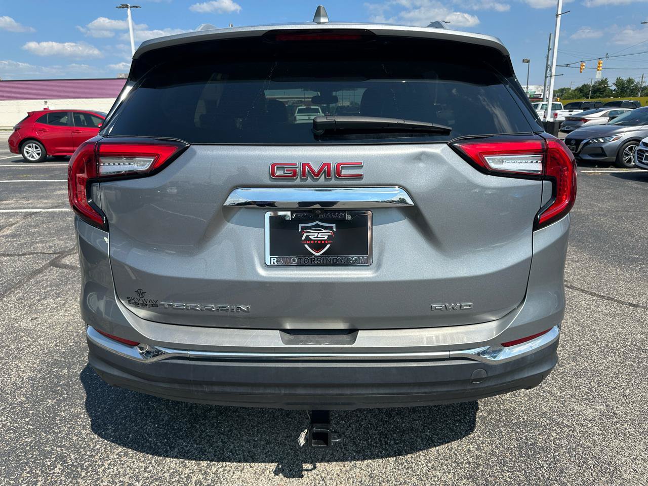 Used 2024 GMC Terrain SLT AWD/4WD image 5