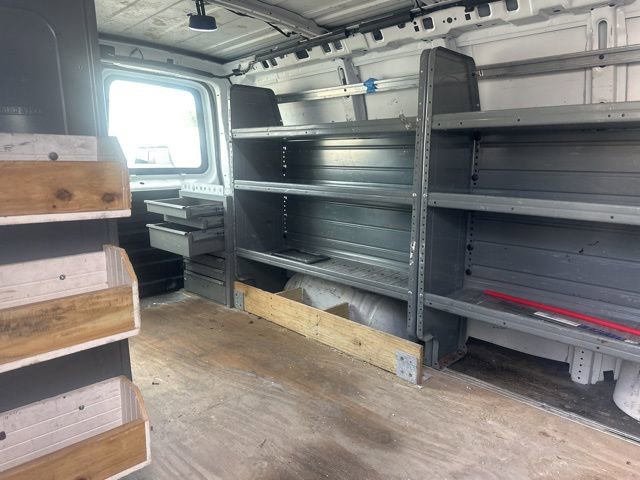 Used 2015 Chevrolet Express 2500 image 7