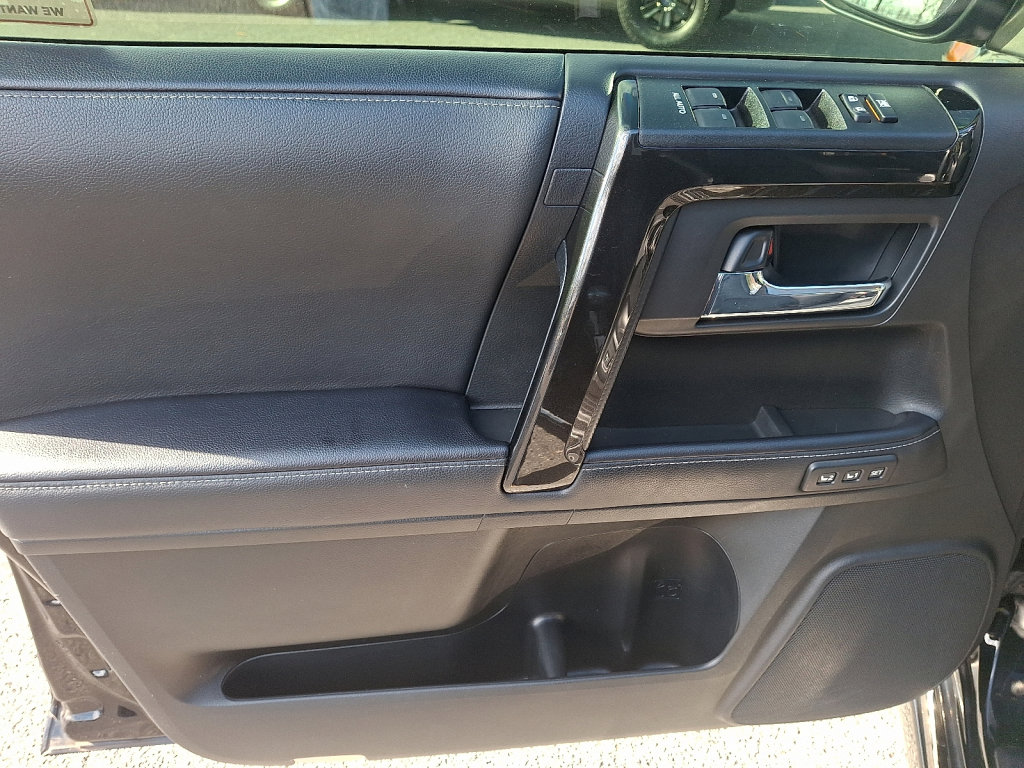 Used 2020 Toyota 4Runner 4WD image 22