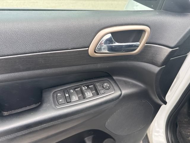 Used 2017 Jeep Grand Cherokee Laredo w/ Quick Order Package 23E AWD/4WD image 11