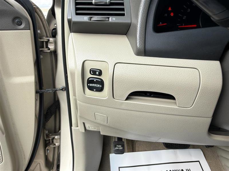 Used 2009 Toyota Camry XLE FWD image 30