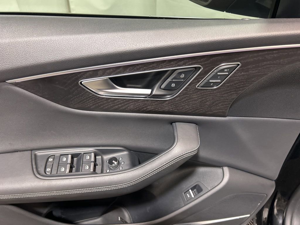 Used 2023 Audi Q8 Prestige w/ Prestige Package image 23