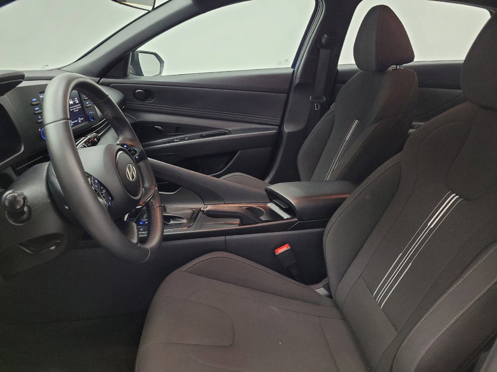 Used 2025 Hyundai Elantra Sport FWD image 17