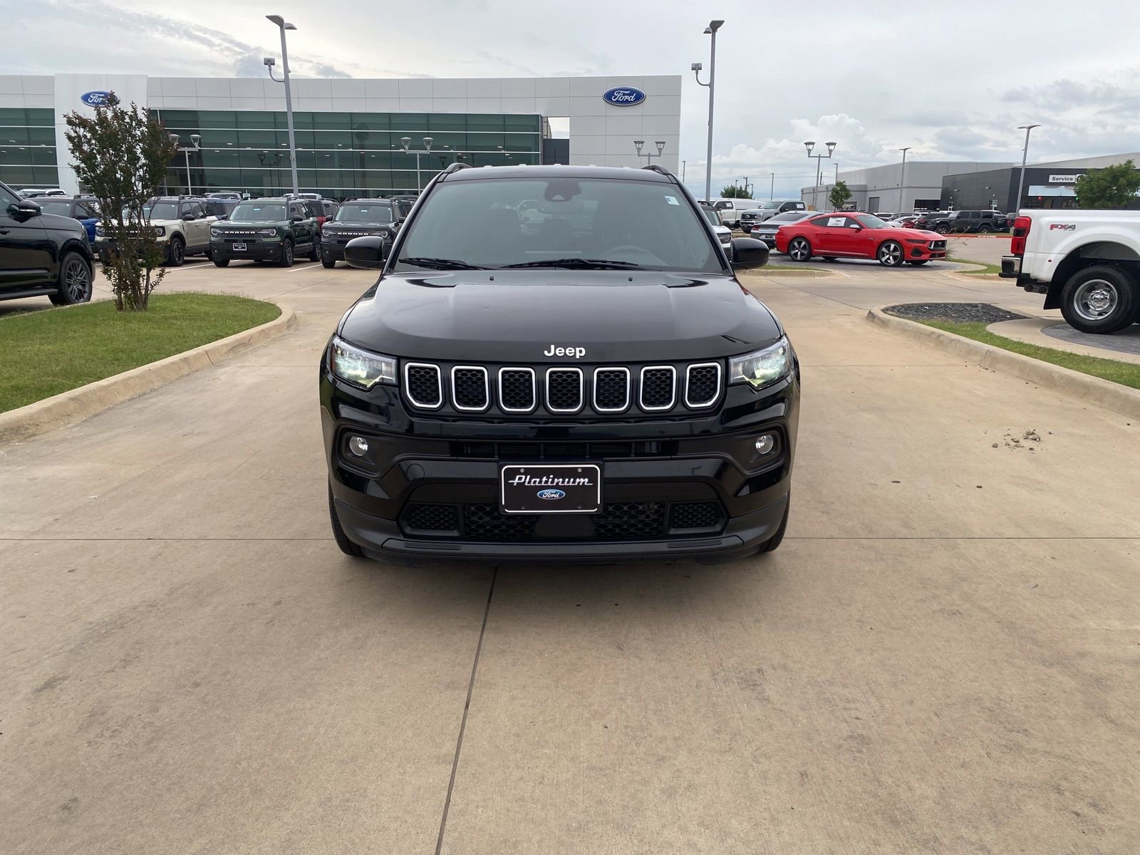 Used 2023 Jeep Compass Latitude AWD/4WD image 9