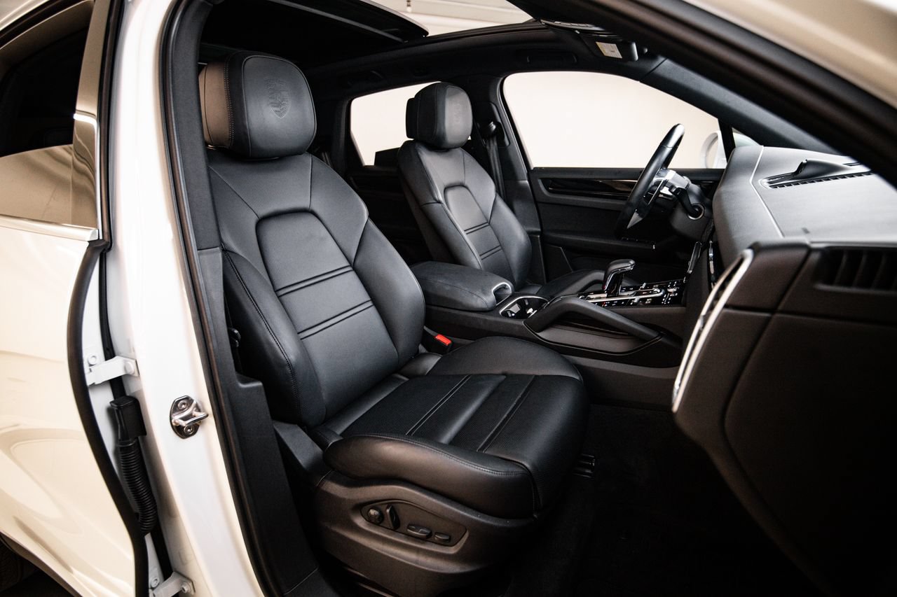 Certified 2023 Porsche Cayenne AWD/4WD image 29
