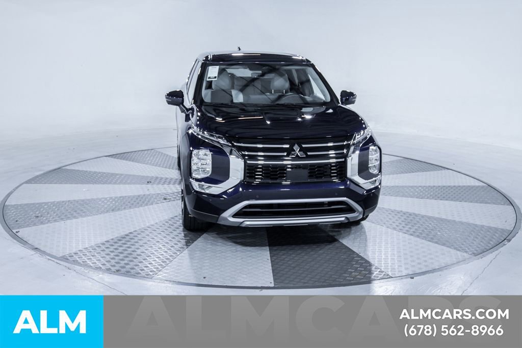 Used 2025 Mitsubishi Outlander SE image 16