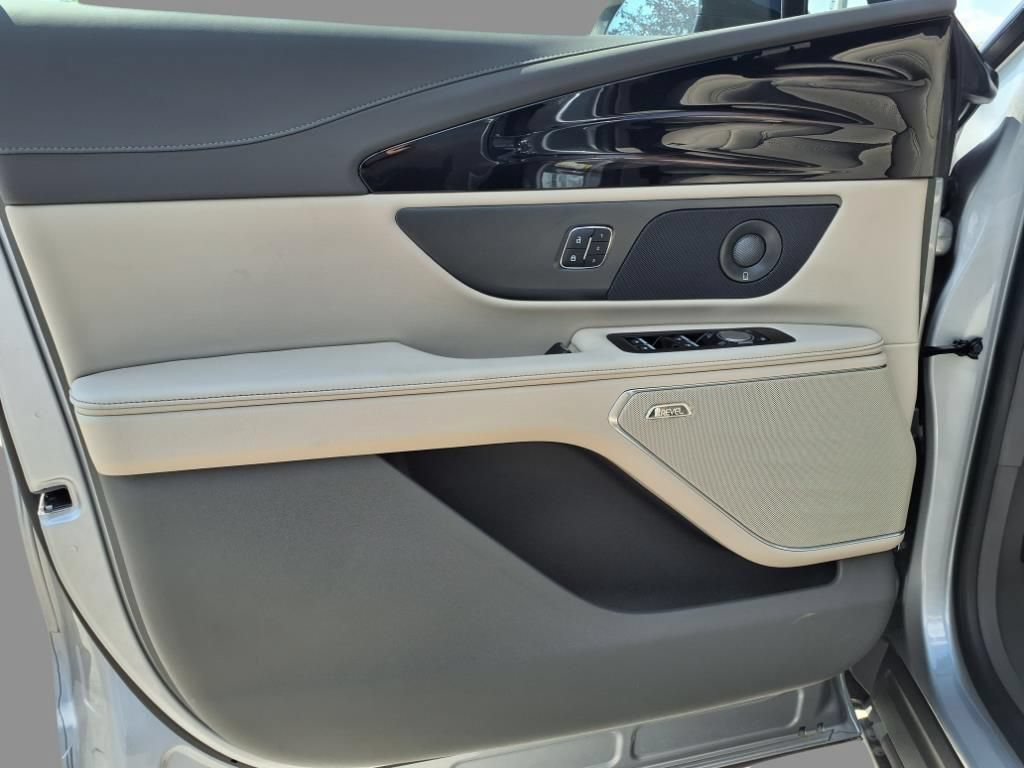 New 2025 Lincoln Nautilus Reserve w/ Jet Appearance Package AWD/4WD image 14