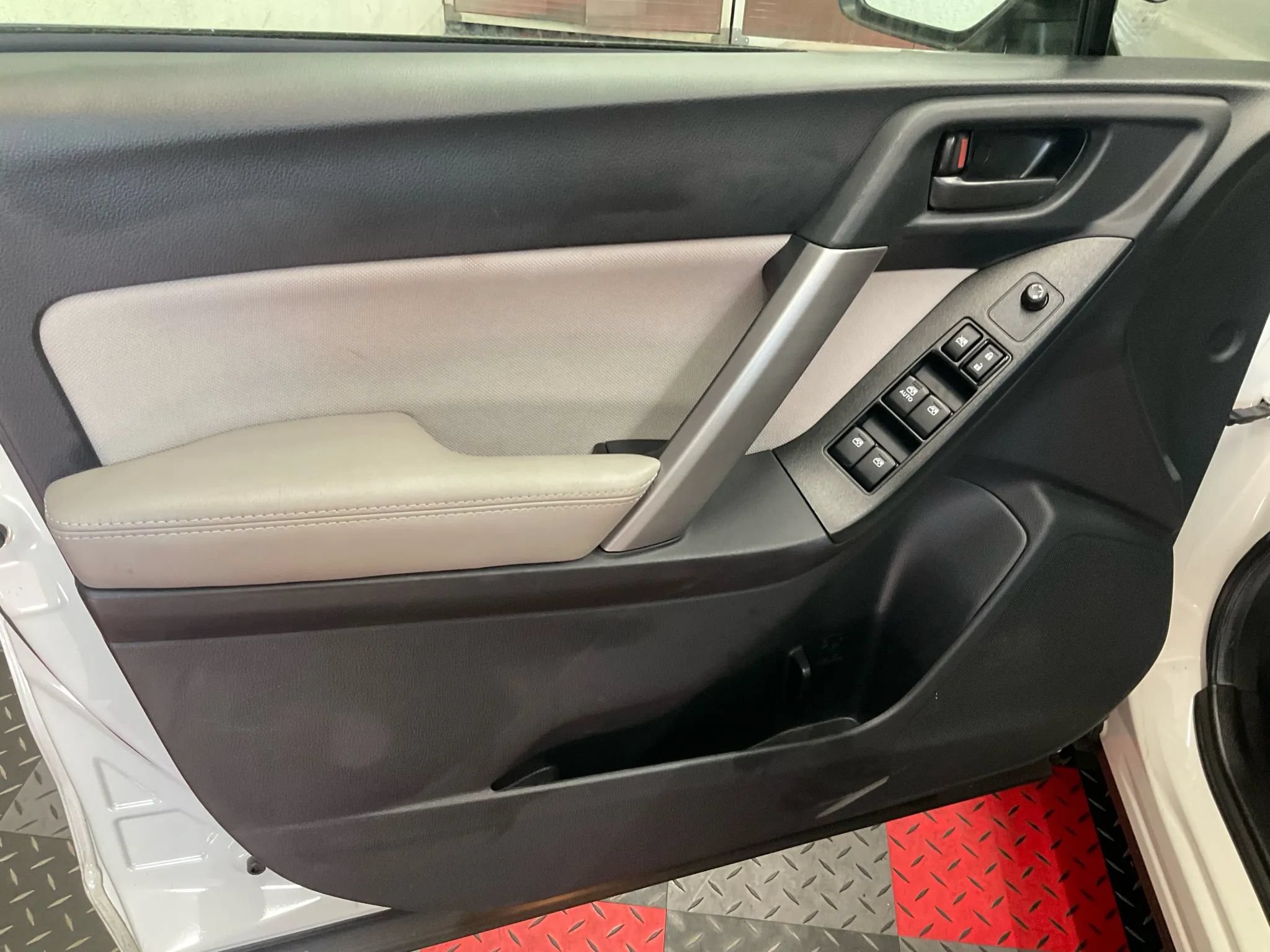 Used 2016 Subaru Forester 2.5i w/ Alloy Wheel Package AWD/4WD image 6