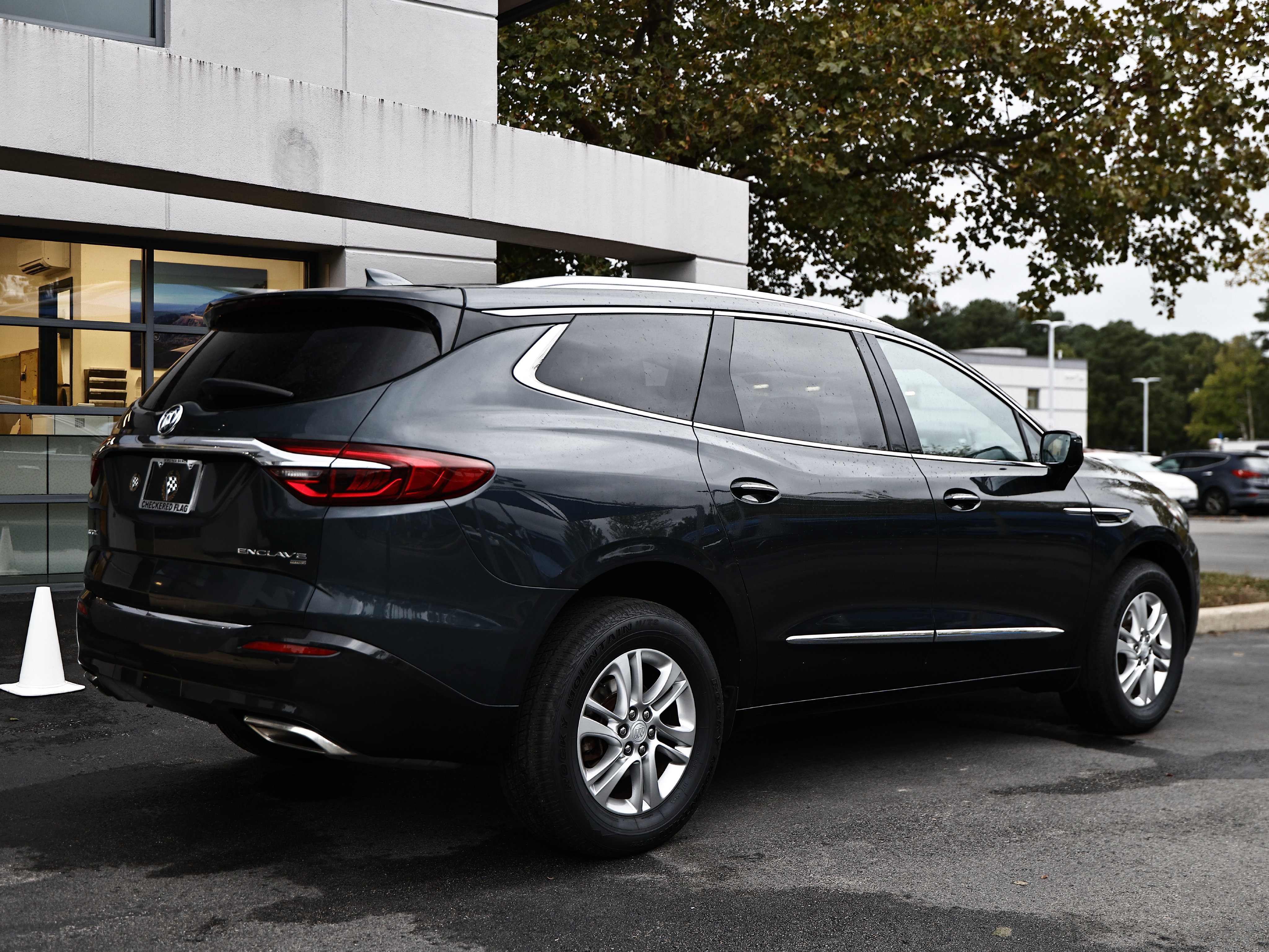 Used 2018 Buick Enclave Essence AWD/4WD image 7