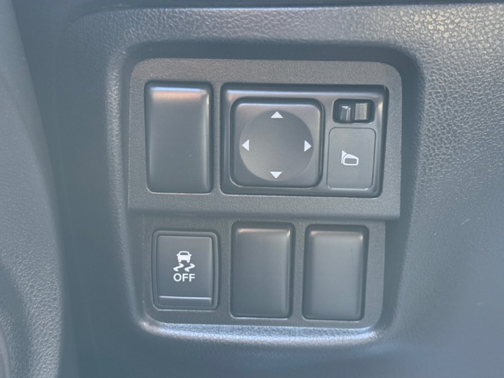 Used 2012 Nissan Juke SL FWD image 14
