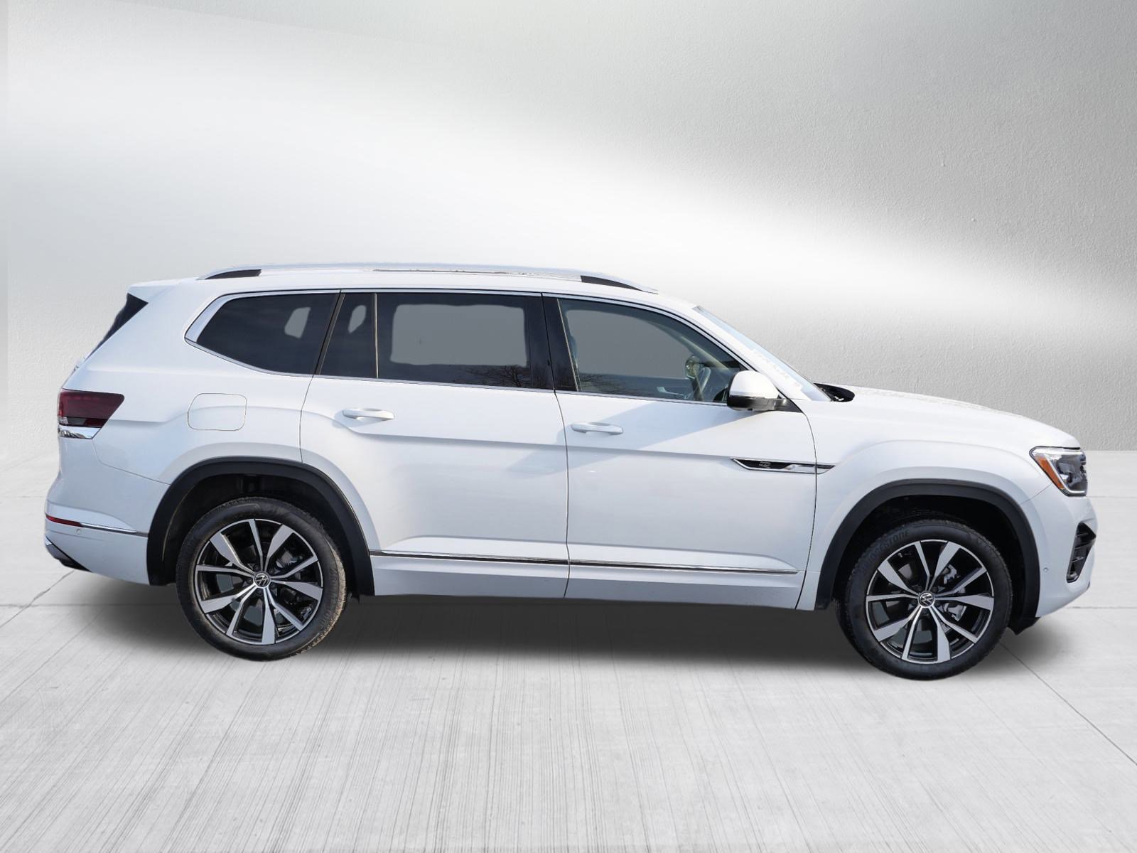 Certified 2024 Volkswagen Atlas SEL Premium R-Line image 8