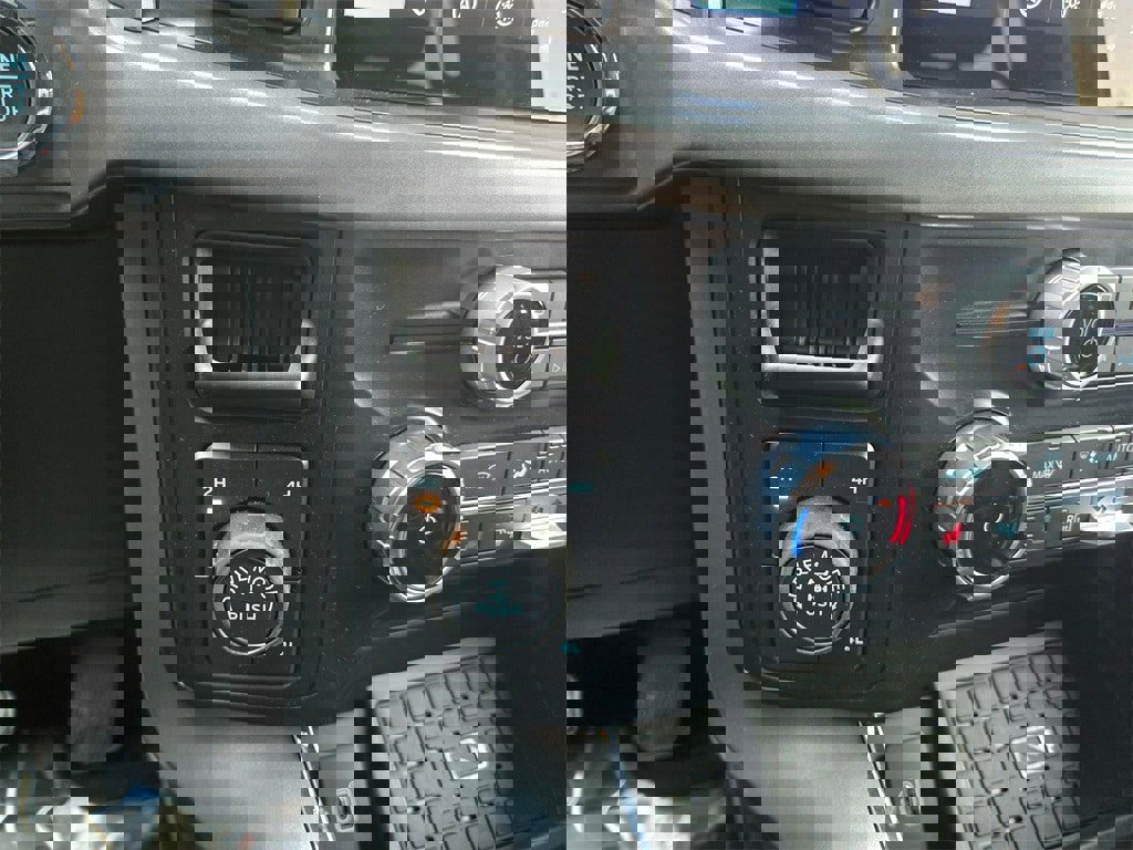 Used 2025 Ford F150 XLT w/ Equipment Group 302A MID image 17