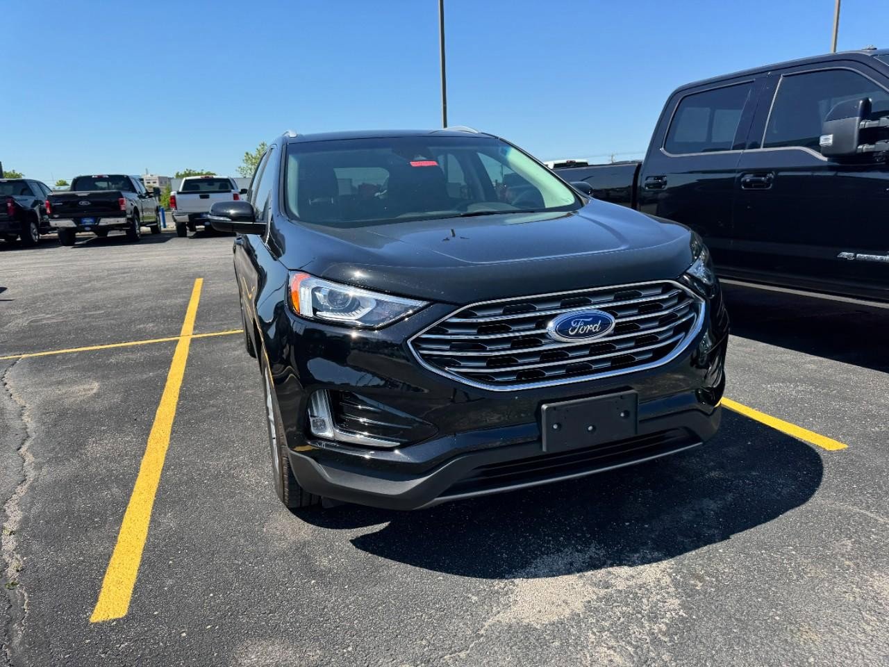 Used 2020 Ford Edge SEL w/ Convenience Package AWD/4WD image 3