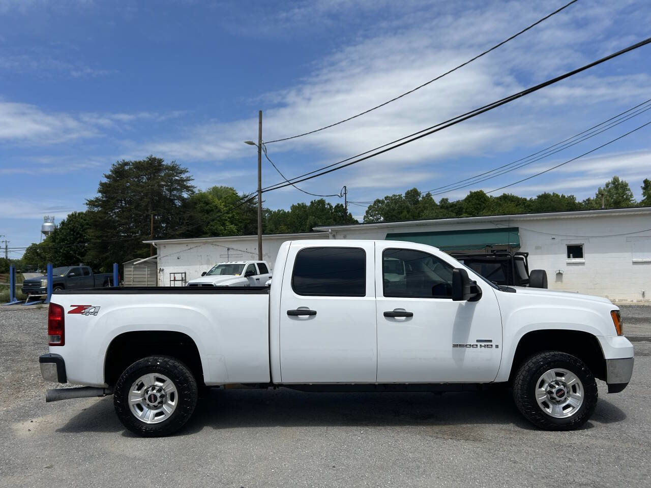 Used 2007 GMC Sierra 2500 SLE w/ Z71 Off-Road Package AWD/4WD image 5