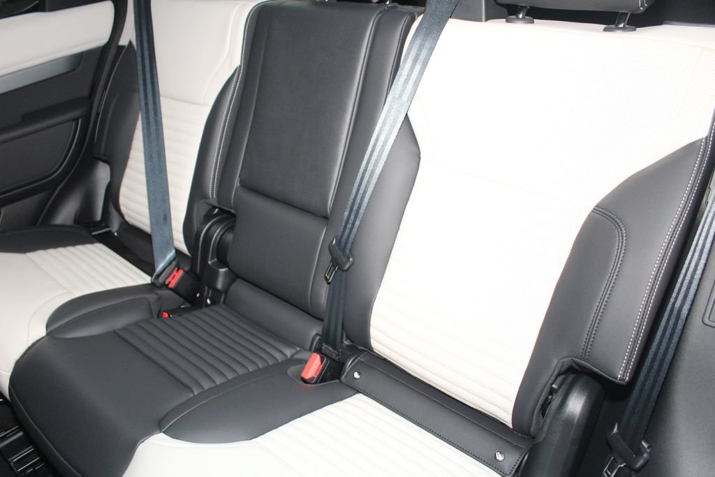 New 2026 Land Rover Discovery Limited Edition AWD/4WD image 38
